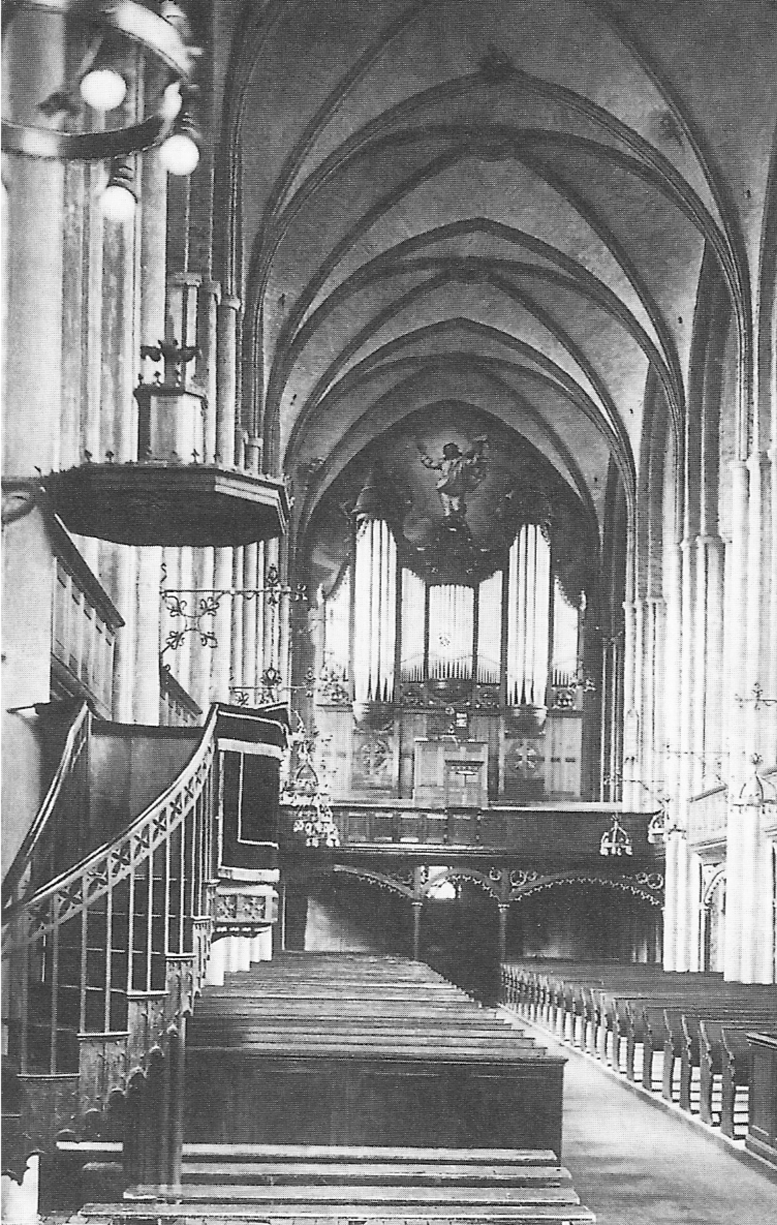 Orgel mit 4.276 Pfeifen und 60 Registern